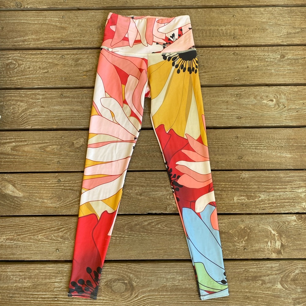 ONZIE Flow Yoga Leggings S/M multicolored - colorful - floral geometric daisy